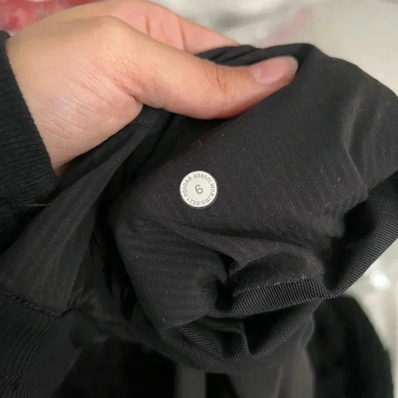 Lululemon Beyond the Studio Black Crop Size 6 - Picture 11 of 13